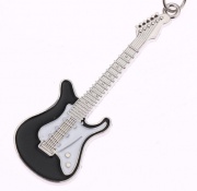 Přívěsek na klíče - černo/bílá elektrická kytara