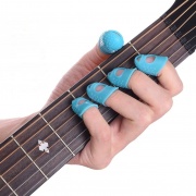 Silikónový chránič periniek pre hráčov pre gitaru alebo ukulele modrá farba