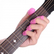 Silikonový chránič peřinek pro hráče pro kytaru nebo ukulele růžová barva