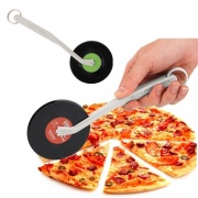 krájač na pizzu - gramofón