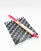 Dárkový balíček pro holky - hudební blok a červené pero