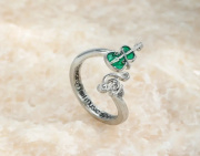 Prsten s motivem houslí a houslového klíče