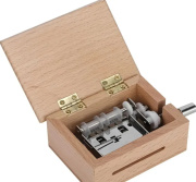 Hrací strojek pro vlastní melodie - dřevěná krabička