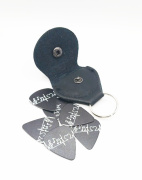 6 černých trsátek s hudebním motivem v praktickém pouzdře