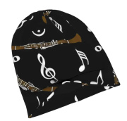 Černá čepice s motivem klarinetu
