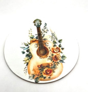 Dřevěný podtácek s kytarovým designem 3