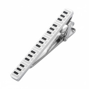 Spona na kravatu klaviatura ve stříbrné barvě