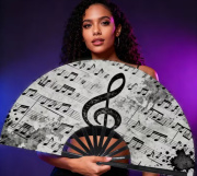 Vějíř s potiskem notové osnovy