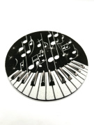 Černo bílý podtácek s klaviaturou 5