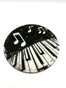 Černo bílý podtácek s klaviaturou 6