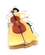 Klip na úchyt not na stojanu - violončelistka v žlutých šatech